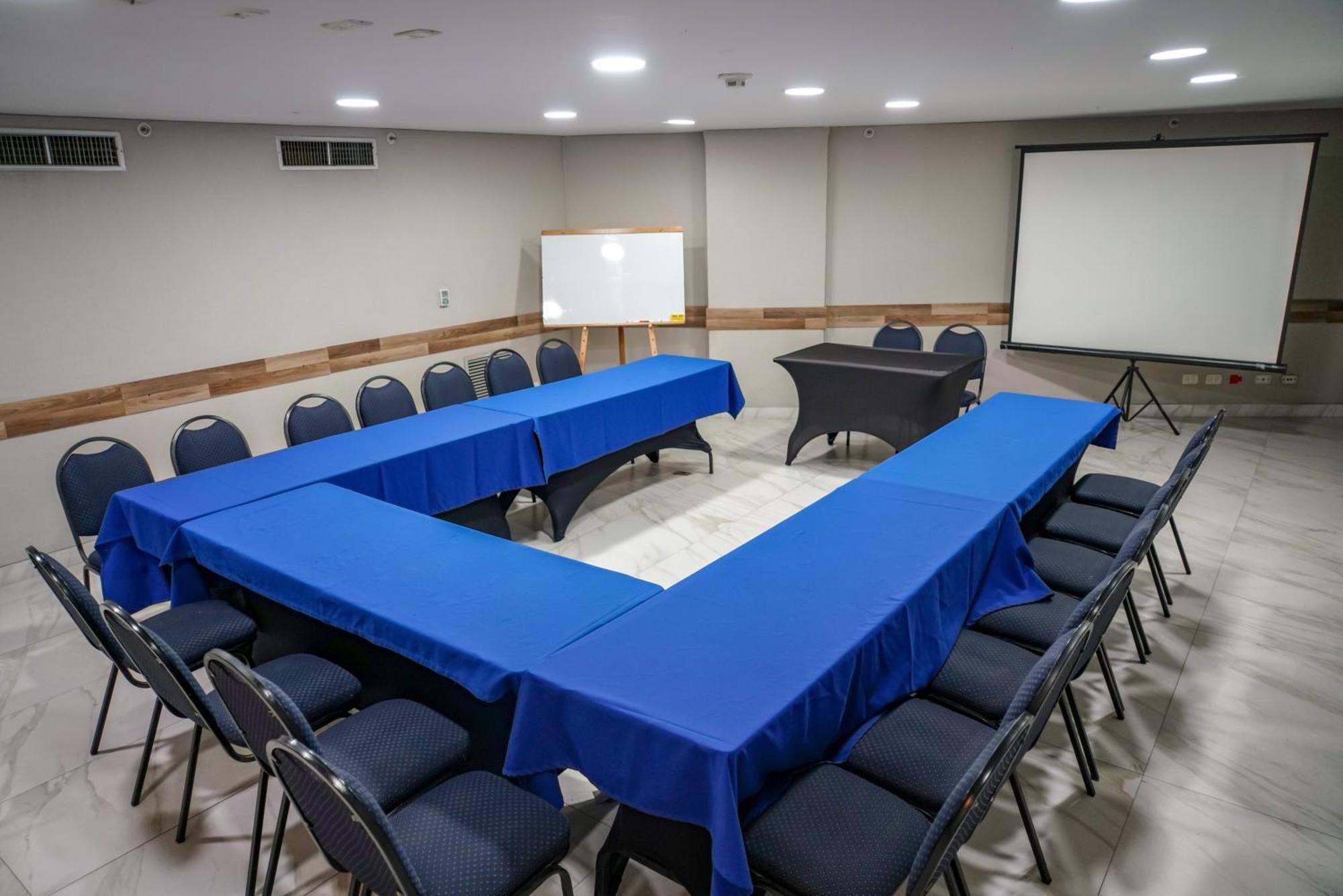 Club De Bienestar Ilar Bulevar Del Rio 卡利 外观 照片